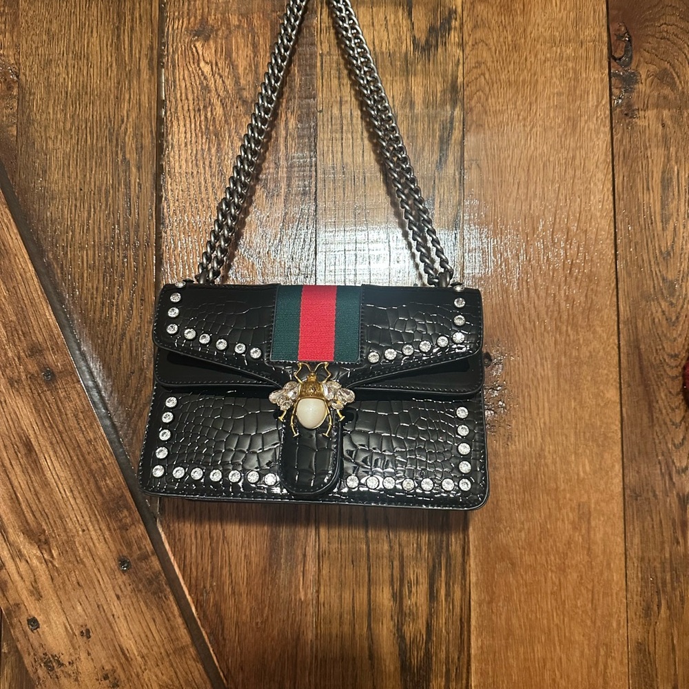 Elegant Black Crocodile Pattern Crossbody Bag with Chain